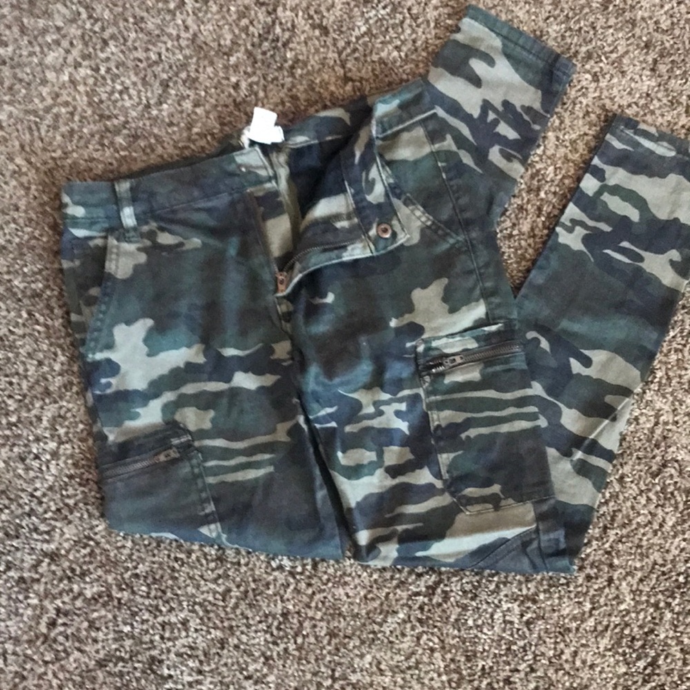 Camo skinny jeans